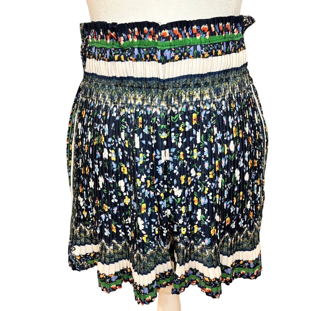 Her .. Bottari Floral high waisted pleated Short, Elastic waist, lite weight SM